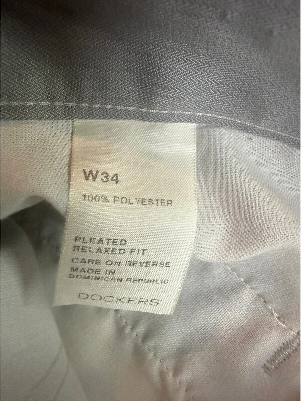 Dockers Men's Pleated Relaxed Fit Beige Polyester Shorts Waist 34